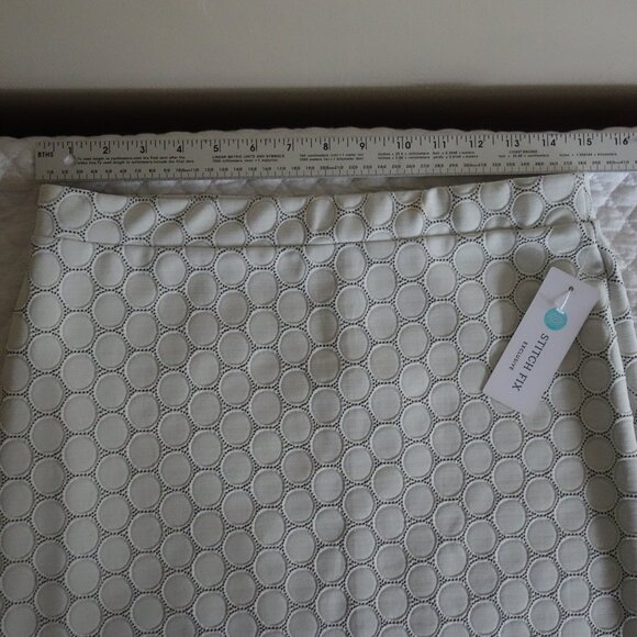 NWT LEOTA (Stitch Fix) Tabitha Off-White Pull on Stretch Pencil Skirt – Petite M - Picture 2 of 5